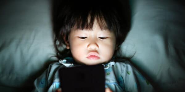Study Connects Childhood Trauma with Short Video Addiction