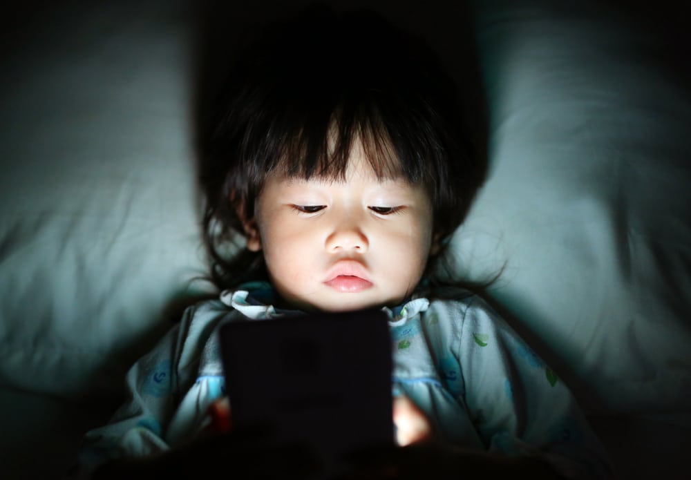 Study Connects Childhood Trauma with Short Video Addiction