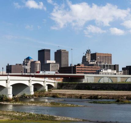 Photograph of the skyline of Dayton, Ohio, headquarters of OneFifteen addiction treatment center.
