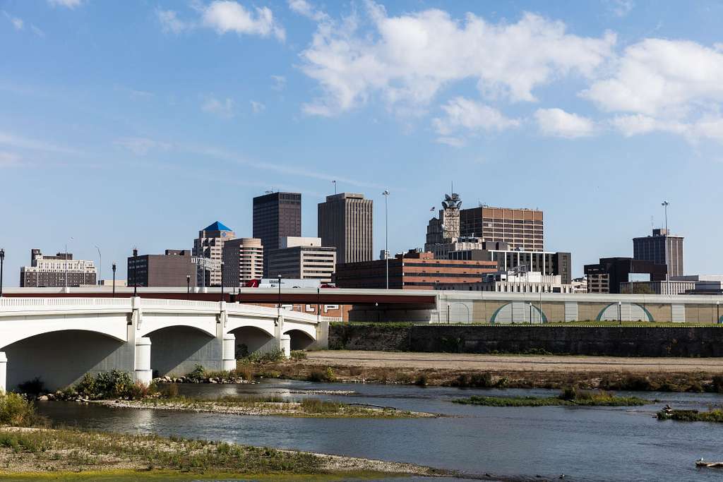 Photograph of the skyline of Dayton, Ohio, headquarters of OneFifteen addiction treatment center.