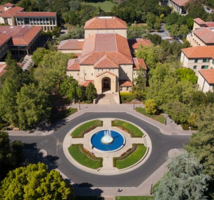 Arial photograph of the campus of Stanford University, home of addiction policy specialist Dr. Keith Humphreys of the Wu Tsai Neurosciences Institute.