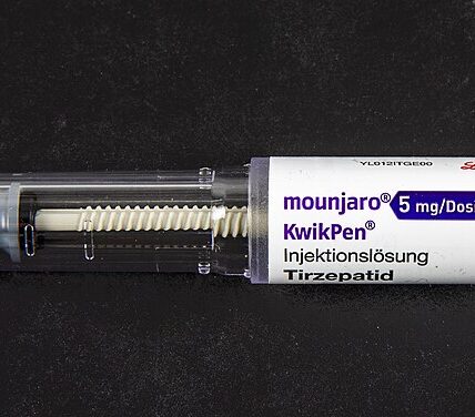 Photo of a 5mg Tirzepatid pen brand name mounjaro, a GLP-1 drug.