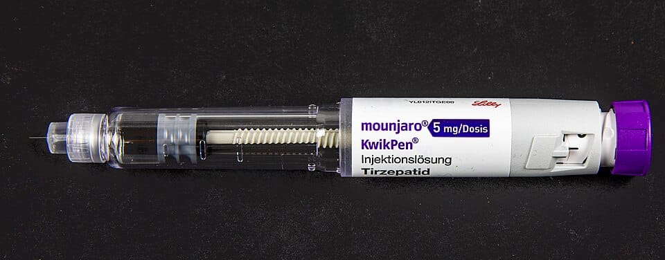 Photo of a 5mg Tirzepatid pen brand name mounjaro, a GLP-1 drug.
